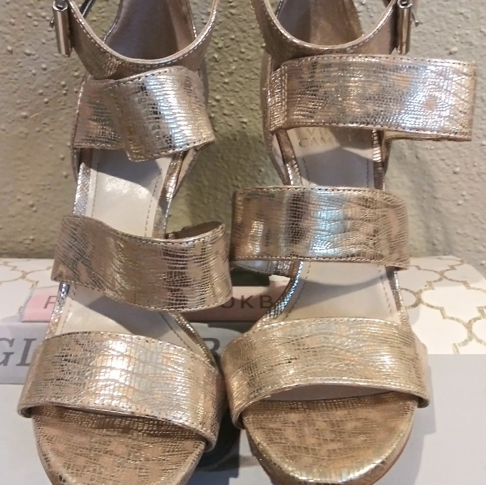 Nice never wore rose gold and gold heels - Picture 2 of 4
